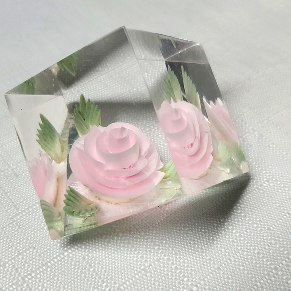 VTG Rose Paperweight Lucite Pink Flower 1½" Cube Home Offce Decor Teacher Desk - Picture 10 of 17